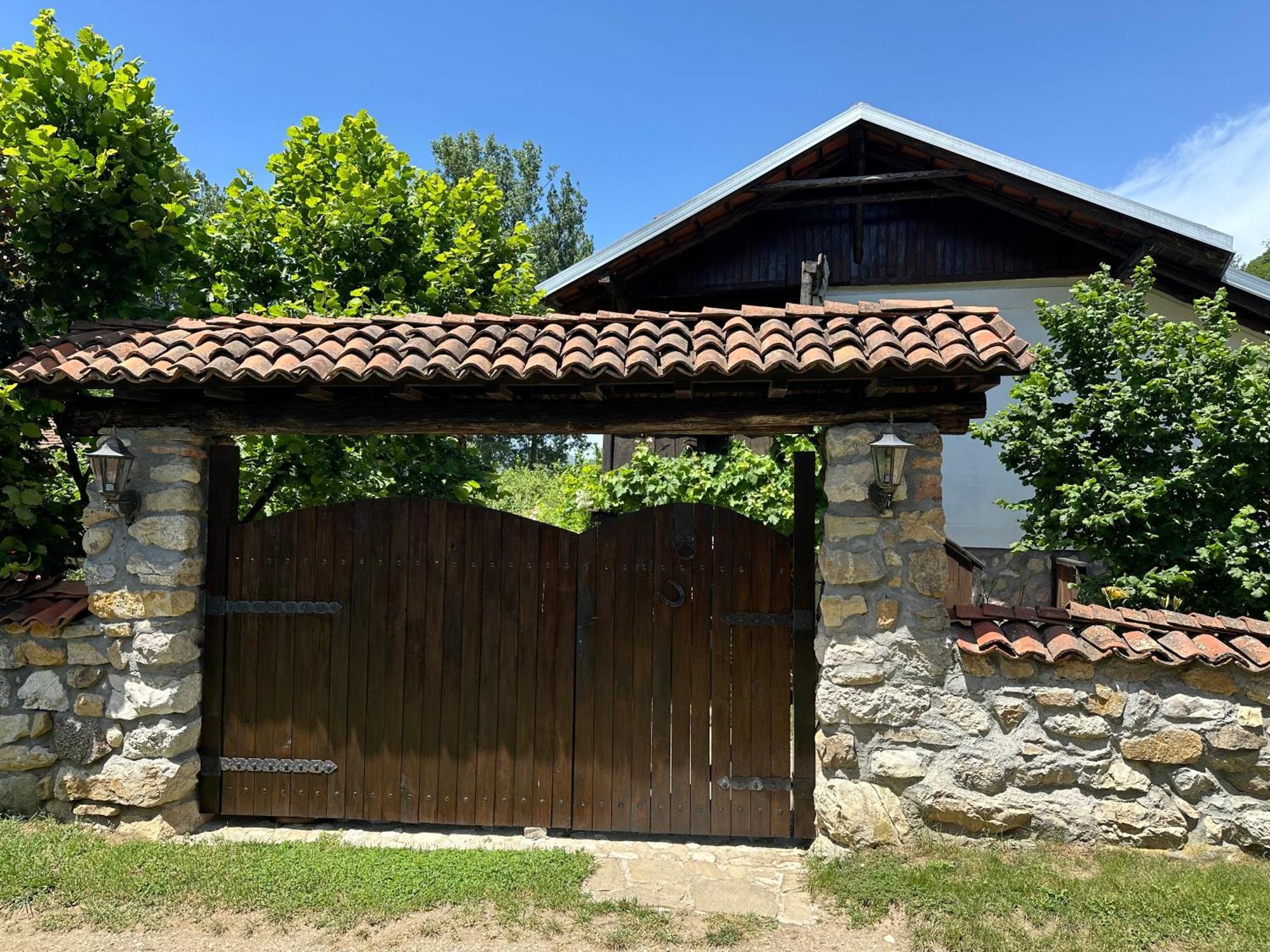 Konak Tosa Poganovo Exterior photo
